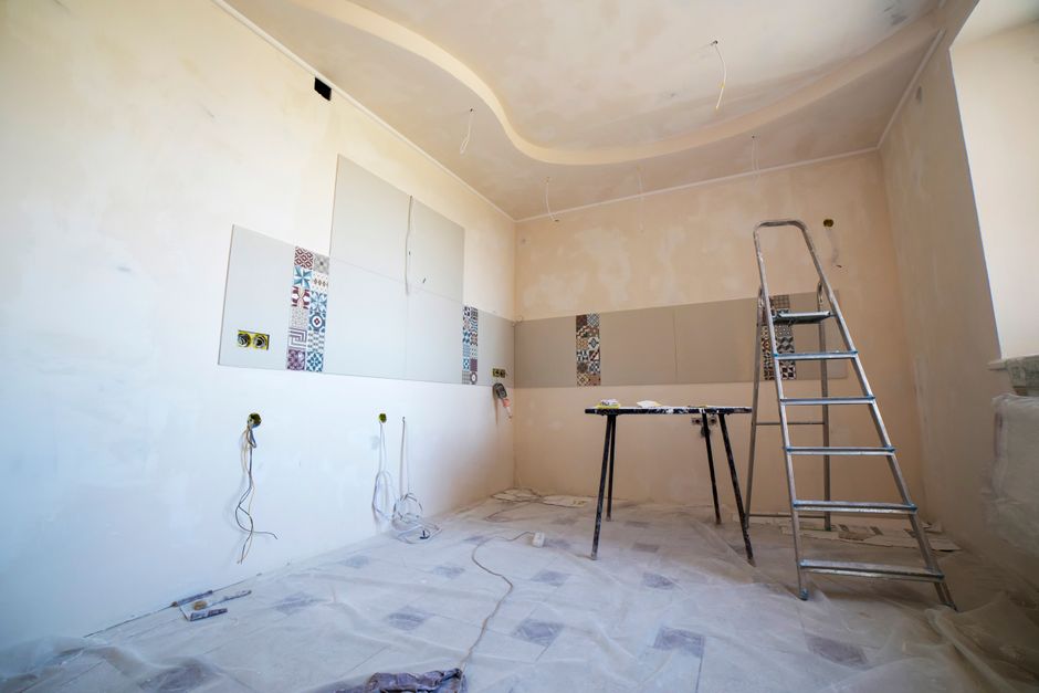 Home renovation contractor working on a house in Ontario